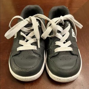 Kids dc sneakers 7t